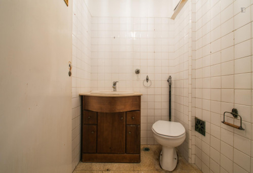 Pleasant single bedroom close to typical Jardim da Estrela - Gallery - 10