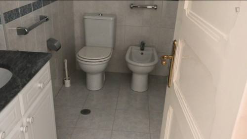 Single bedroom nº1 with balcony in a 8-bedroom apartment - Gallery - 36