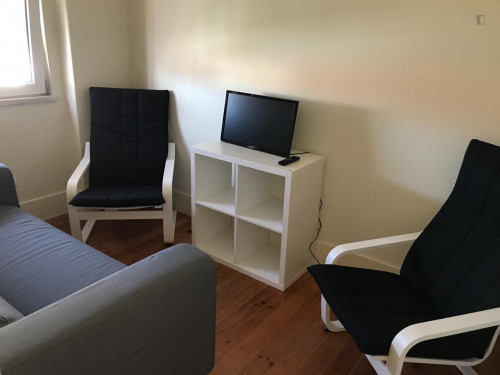 Single bedroom nº1 with balcony in a 8-bedroom apartment - Gallery - 8