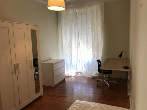 Single Bedroom Nº1 With Balcony In A 8-Bedroom Apartment - 1