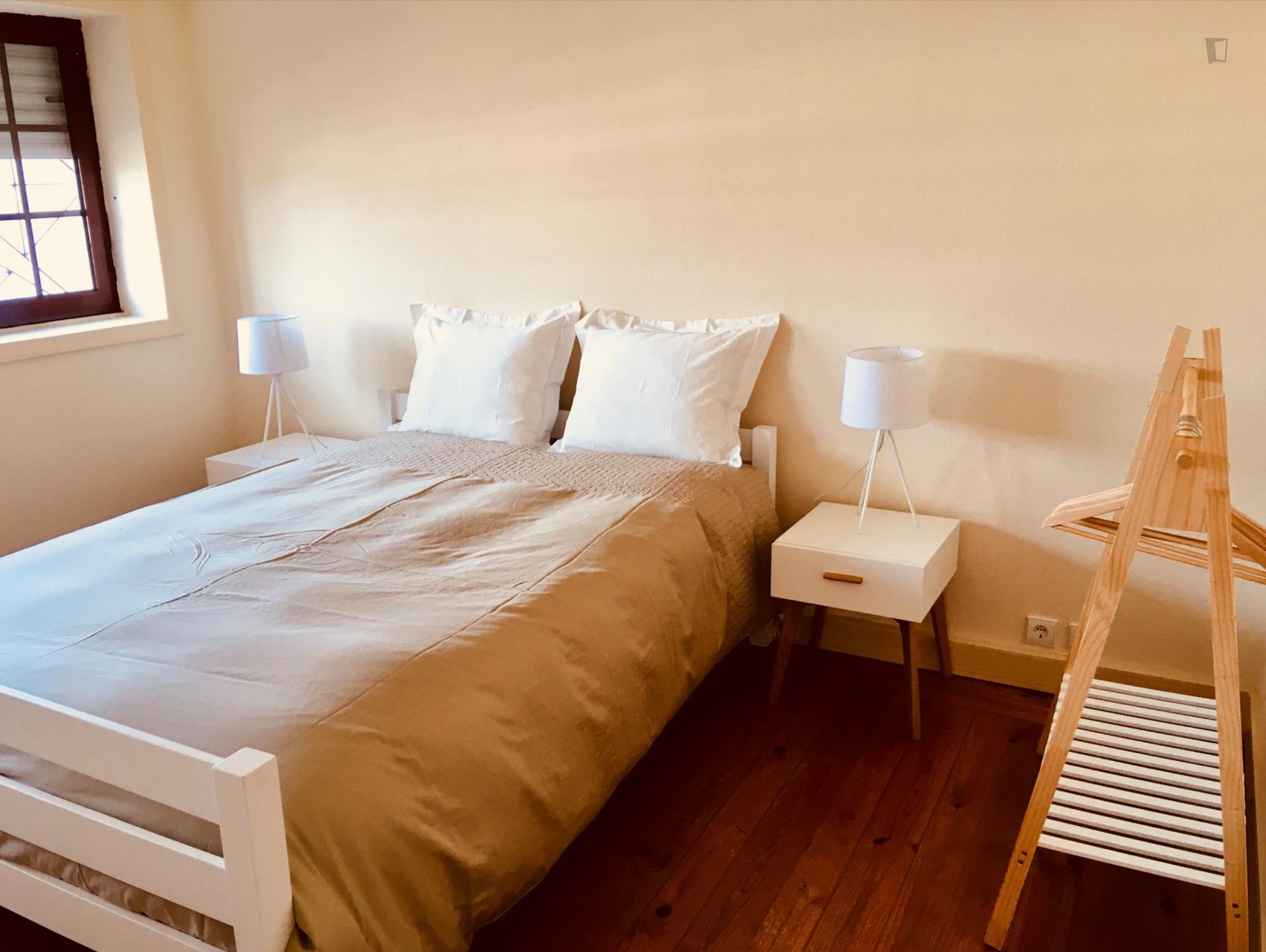 Bright double room in flat with terrace in city centre