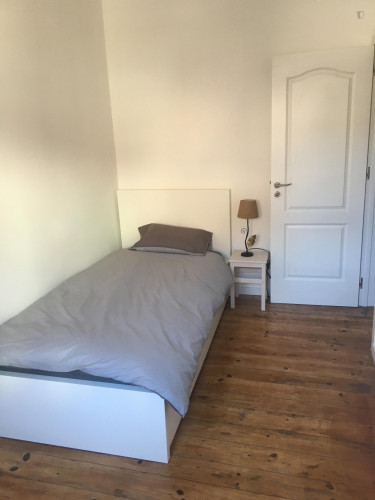 Modern single bedroom close to Pontinha metro  - Gallery -  1