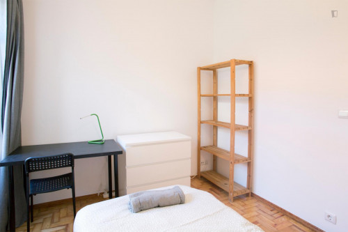 Single bedroom close to Universidade Autónoma de Lisboa  - Gallery -  2