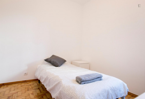 Single bedroom close to Universidade Autónoma de Lisboa  - Gallery -  3