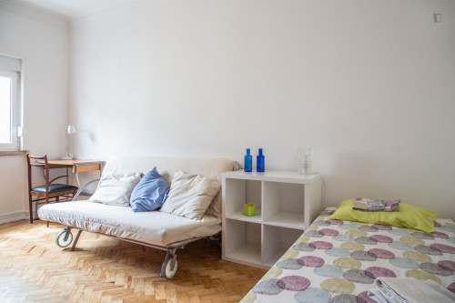  Cool Double Bedroom In A 4-Bedroom Flat, In Entrecampos  -  Cool double bedroom in a 4-bedroom flat, in Entrecampos  - Gallery -  2