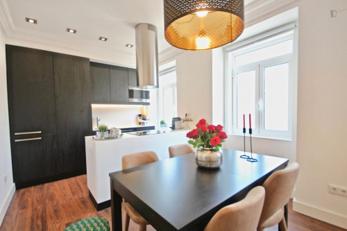 Modern and elegant apartment in Santa Apolónia - Gallery - 12