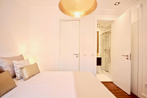 Modern and elegant apartment in Santa Apolónia - Gallery - 6