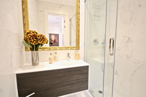 Modern and elegant apartment in Santa Apolónia - Gallery - 4