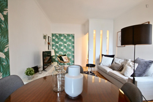 Spacious 2-Bedroom Apartment in Campolide - Gallery - 17
