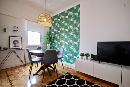 Spacious 2-Bedroom Apartment in Campolide - Gallery - 16
