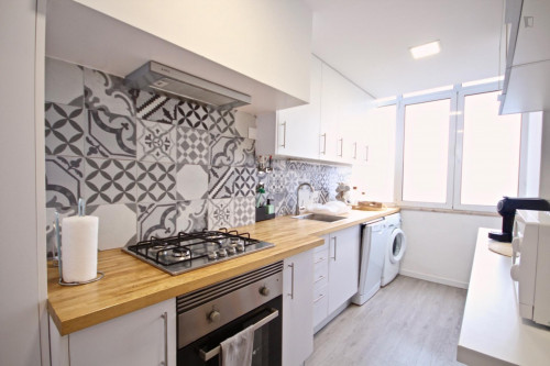 Spacious 2-Bedroom Apartment in Campolide - Gallery - 15