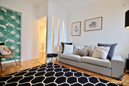 Spacious 2-Bedroom Apartment in Campolide - Gallery - 18