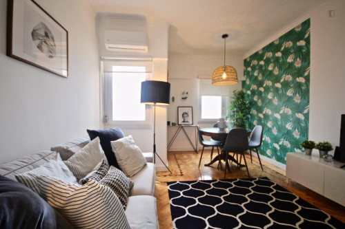 Spacious 2-Bedroom Apartment in Campolide - Gallery - 19