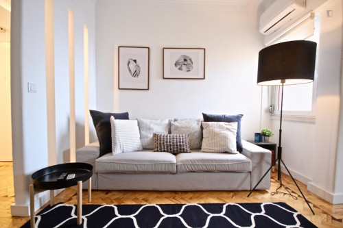 Spacious 2-Bedroom Apartment in Campolide - Gallery - 23