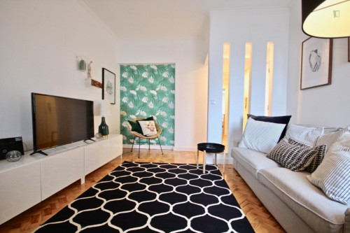 Spacious 2-Bedroom Apartment in Campolide - Gallery - 22