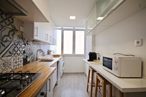 Spacious 2-Bedroom Apartment in Campolide - Gallery - 13