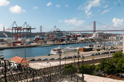 Stylish 2-bedroom flat in Alcântara