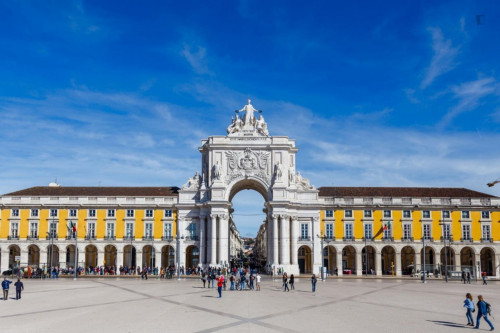 Stylish 2-bedroom flat in Alcântara