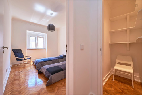 Twin bedroom near Entrecampos train station - Gallery - 14