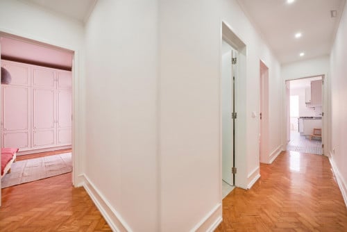 Twin bedroom near Entrecampos train station - Gallery - 7