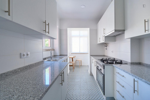 Twin bedroom near Entrecampos train station - Gallery - 16