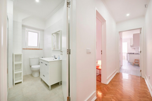 Twin bedroom near Entrecampos train station - Gallery - 8