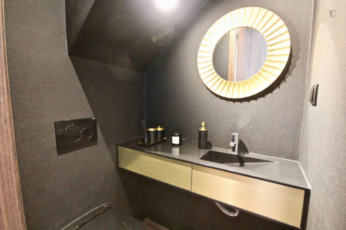 Gorgeous apartment in Santa Apolónia - Gallery - 9