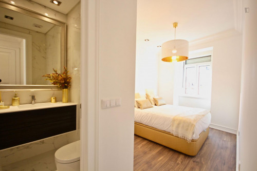Gorgeous apartment in Santa Apolónia - Gallery - 6