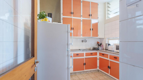 Single bedroom in spacious 4-bedroom flat in Santo Ildefonso