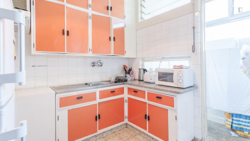 Single bedroom in spacious 4-bedroom flat in Santo Ildefonso