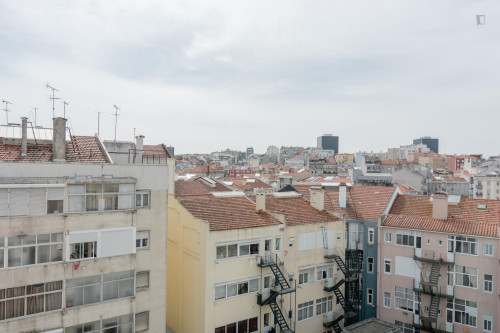 Snug double bedroom near Arroios metro station - Gallery - 8