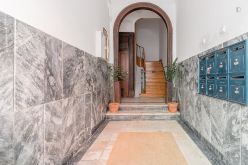 Snug double bedroom near Arroios metro station - Gallery - 11
