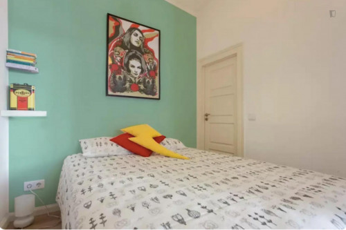 Fresh 2 bedroom apartment close ISEG