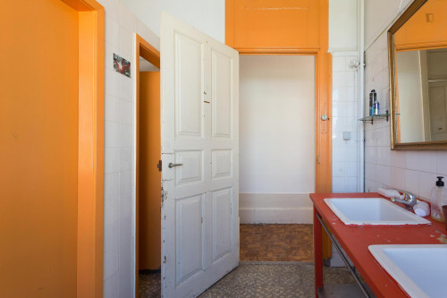 Double bedroom set in a residence near Faculdade de Farmácia da Universidade do Porto - Gallery - 23