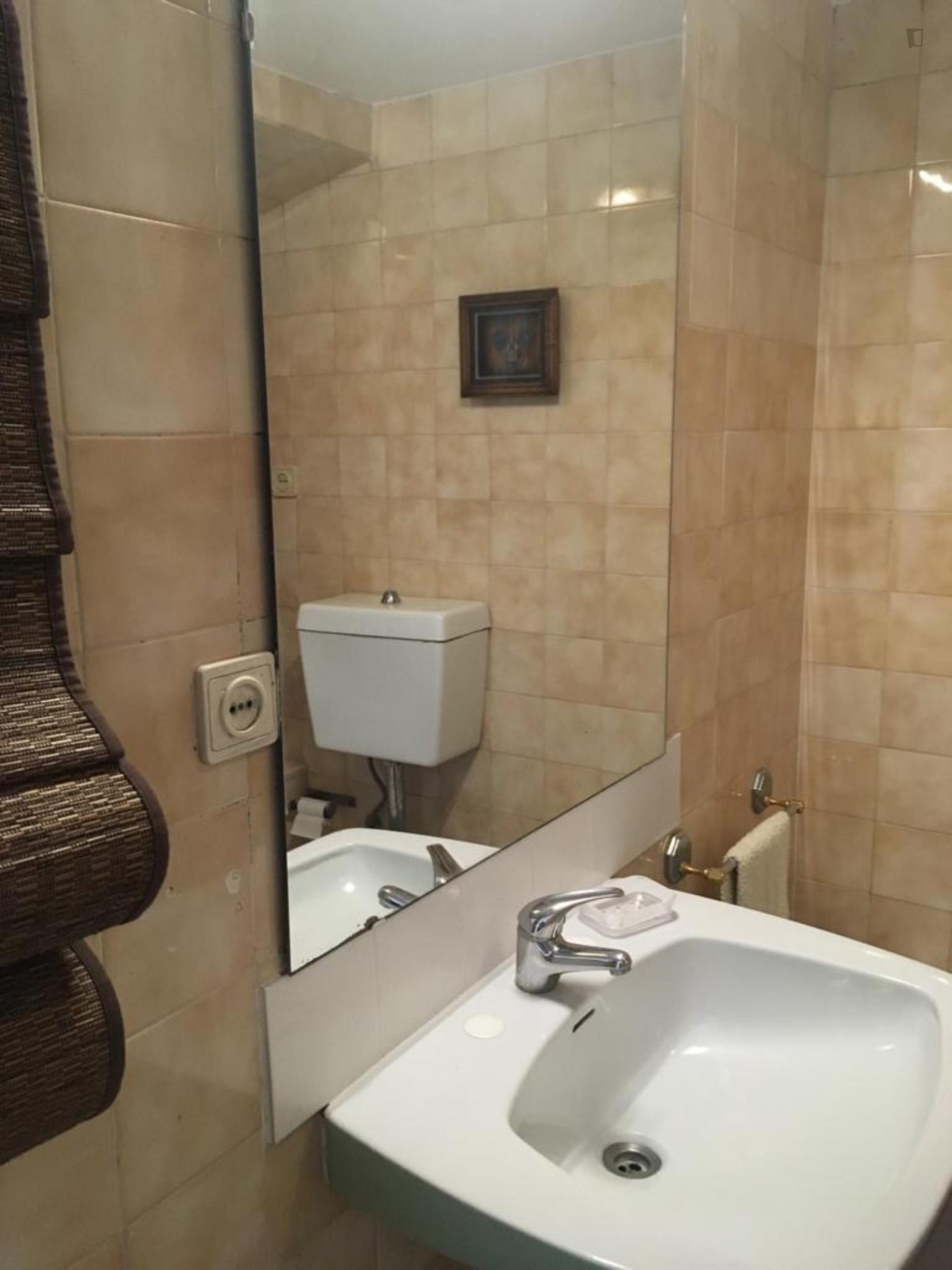 Welcoming Ensuite Bedroom Near Instituto Superior de Engenharia