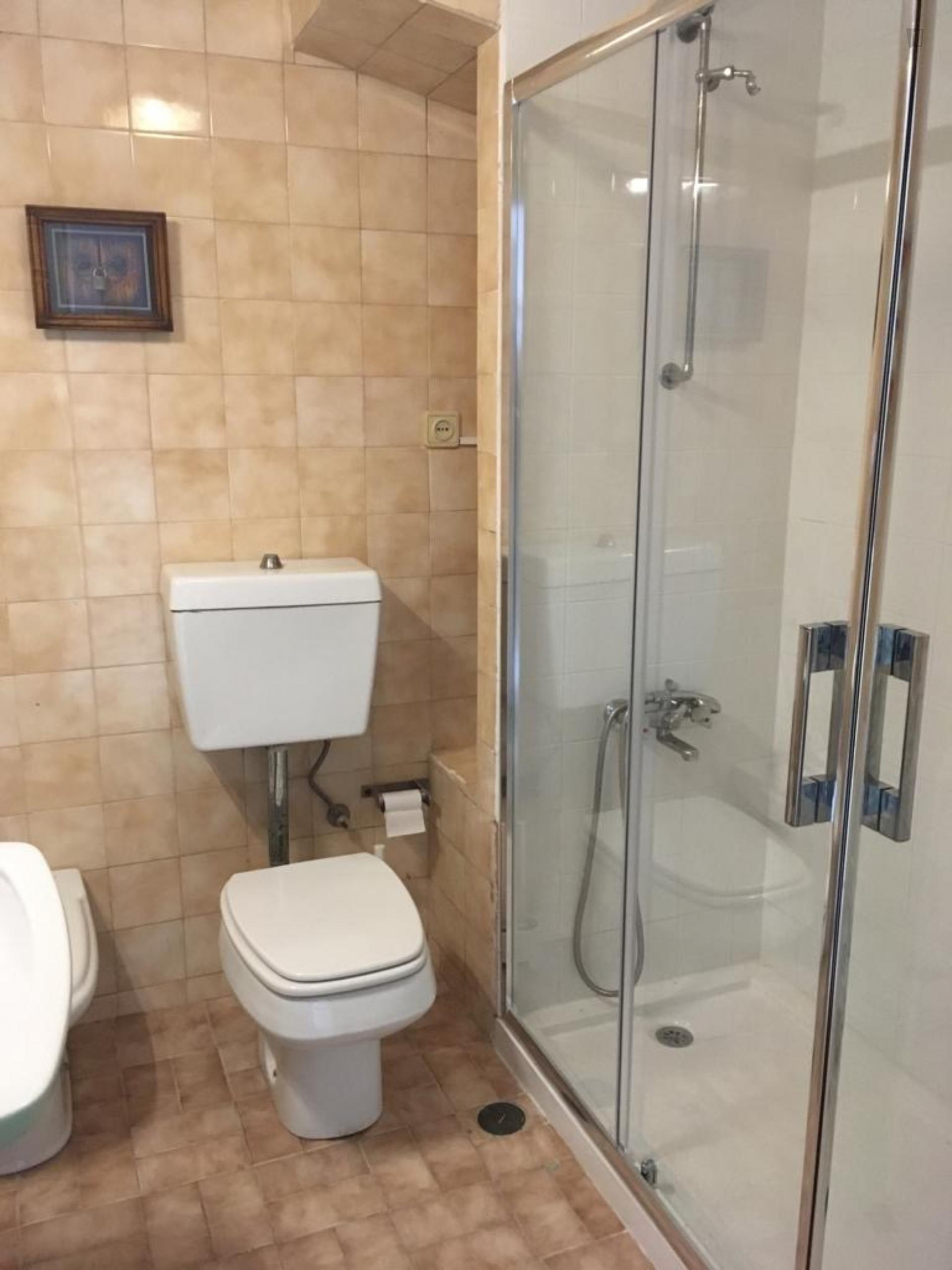 Welcoming Ensuite Bedroom Near Instituto Superior de Engenharia