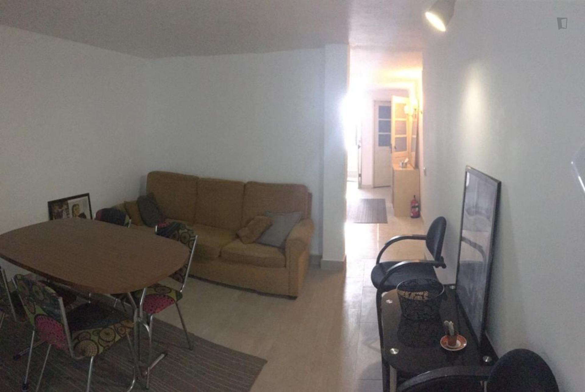 Welcoming Ensuite Bedroom Near Instituto Superior de Engenharia