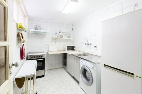 Welcoming Ensuite Bedroom Near Instituto Superior de Engenharia  - Gallery -  4