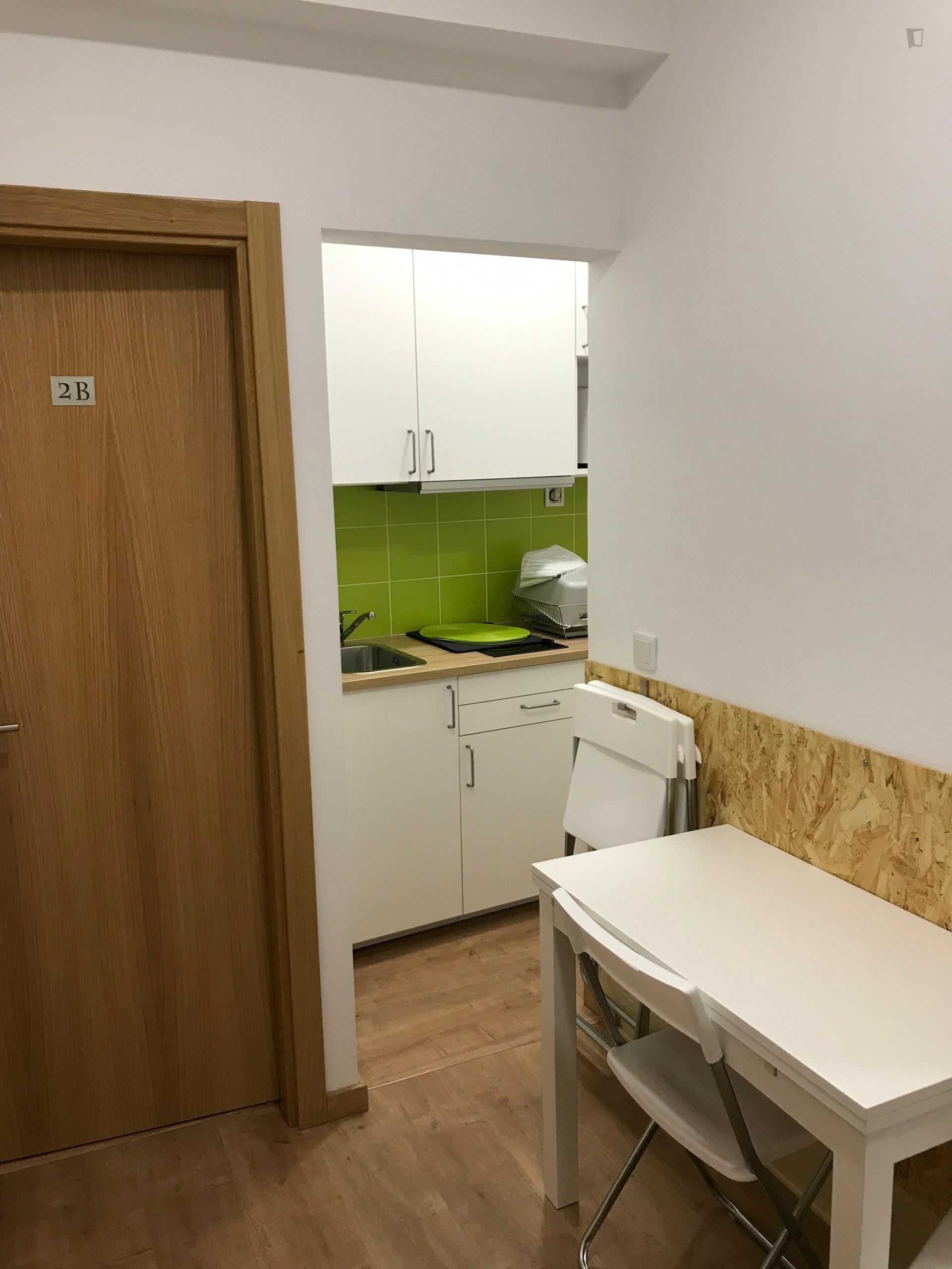 Ensuite bedroom in renovated apartment in central Coimbra_ 2º - Room B