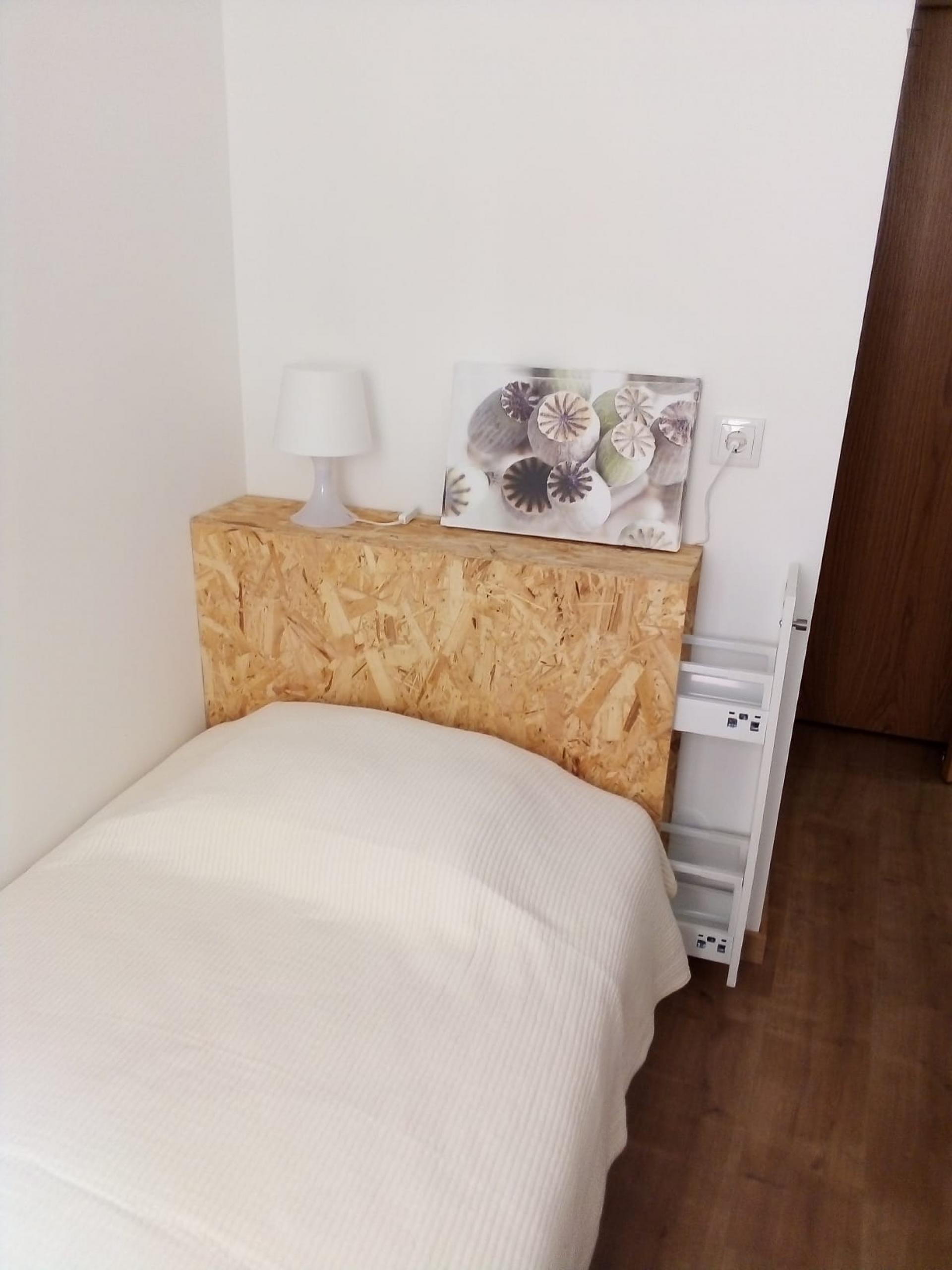 Ensuite bedroom in renovated apartment in central Coimbra_ 2º - Room B