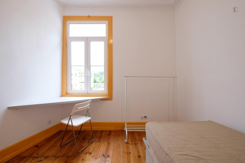 Inviting single bedroom close to Coimbra train station  - Gallery -  2