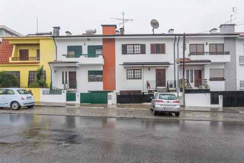 Double bedroom in a 3-bedroom house in Matosinhos - Gallery - 2