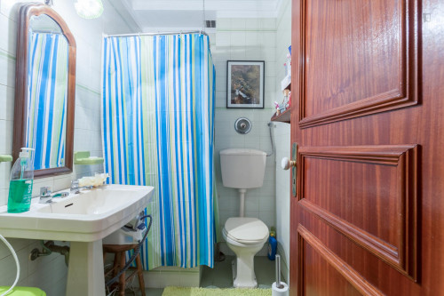 Double bedroom in a 3-bedroom house in Matosinhos - Gallery - 11