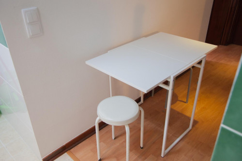 Practical single ensuite bedroom close to Coimbrashopping