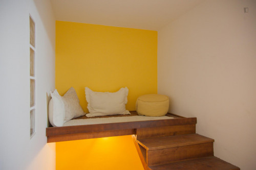 Practical single ensuite bedroom close to Coimbrashopping
