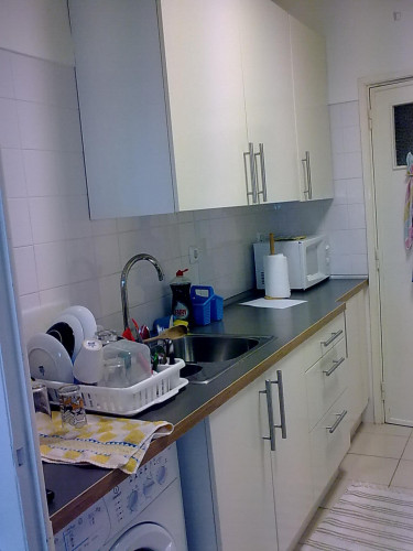 Bright double bedroom near Praça da República