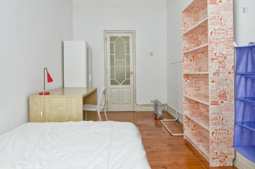 Double bedroom in central Campo Pequeno  - Gallery -  2