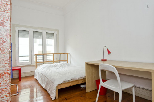 Double bedroom in central Campo Pequeno  - Gallery -  3