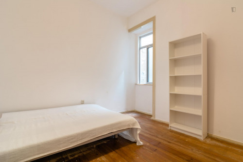 Roomy double bedroom near Arroios metro station  - Gallery -  1