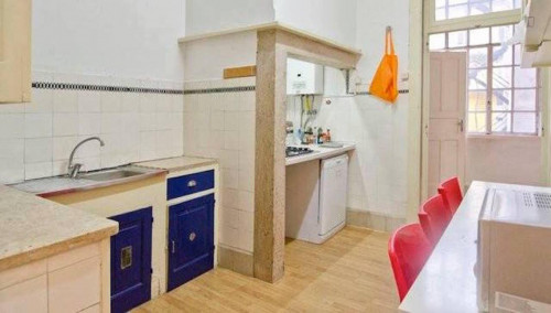 Cool looking double bedroom close to IST - Gallery - 5